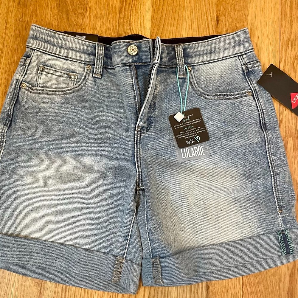 LuLaRoe boyfriend denim short size 26
